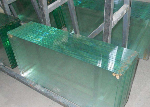 Qualified/High Transparency Clear Glass with Application to Building/Furniture/Automobile