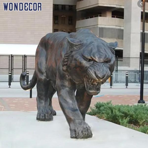 Les statues en bronze extérieures sculptent Tiger Figurine Life Size en bronze 135cm