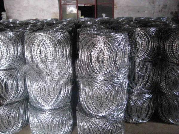 Military Concertina Razor Blade Barbed Wire Straight Razor Wire 960mm Coil Diameter