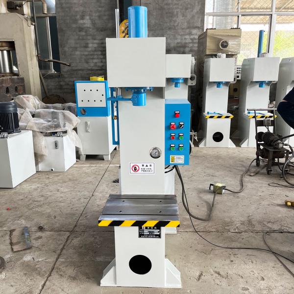 Home Applications Y41-30T CNC Precision Small Vertical Hydraulic Press with 4kW Power