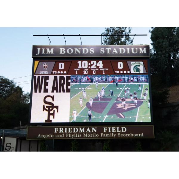 На открытом воздухе стоять 2 исправленного поляка привел дисплей p10 SMD 3535 1/4 знаков приведенных развертки programmable