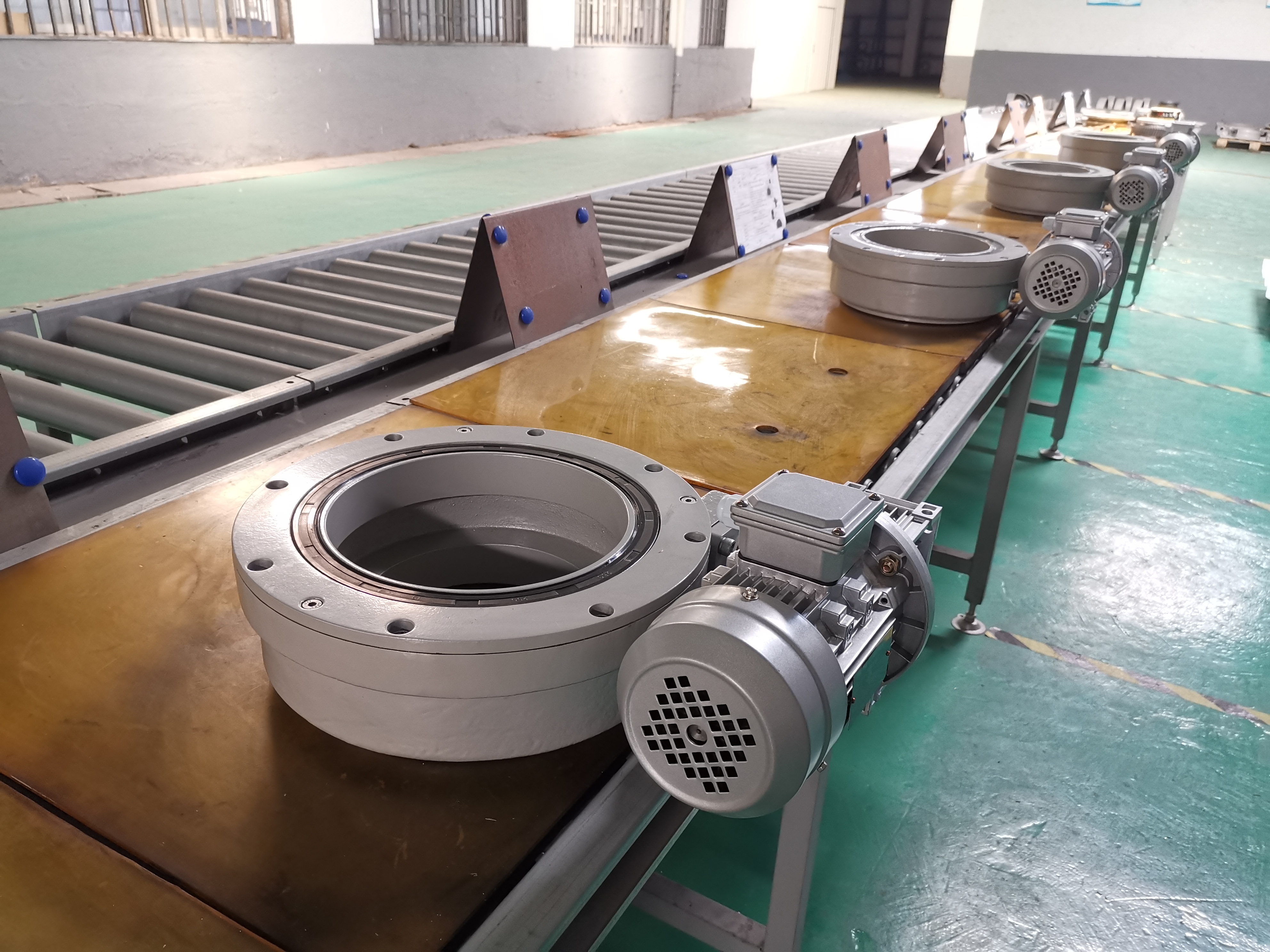 Dual Axis Slew Drive SE14 3388Nm Heavy Duty 42crmo Slewing Ring Bearing