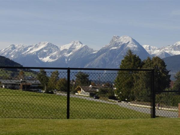 Heavy duty Black Chain Link Fence Cost 1.8m*15m*50mm*50mm*3.5mm