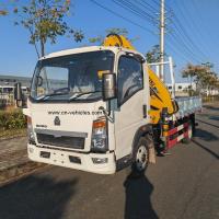 Sinotruck HOWO Middle Size Truck Mounted Telescopic Crane 6 Wheels 4X2 4 Section