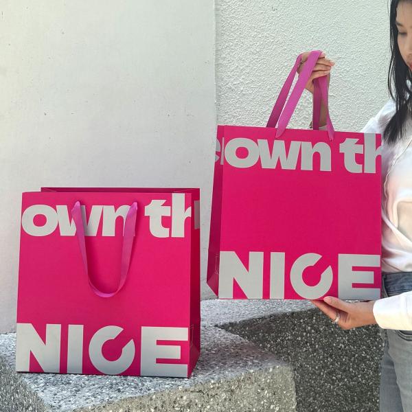 Bolsas de papel ecológicas de impresión a granel Bolsas de papel kraft de impresión de alta calidad para ropa