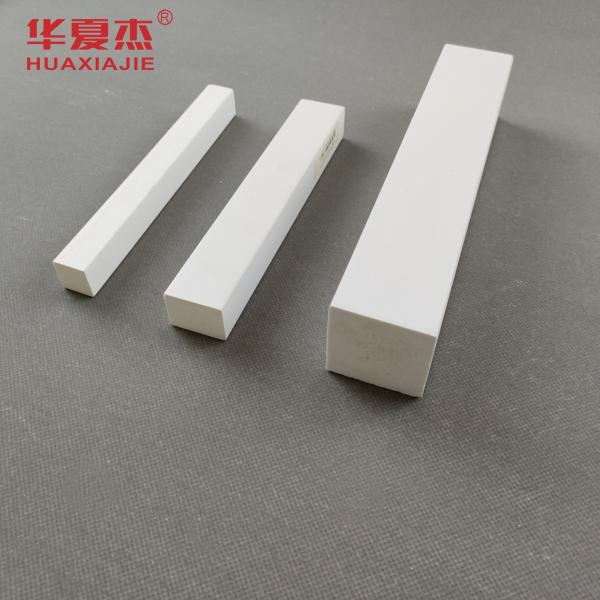 PVC résistant à l'humidité planche de vinyle blanc moulé en PVC pour la décoration de bâtiments