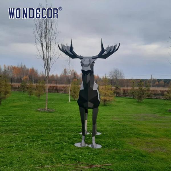 Escultura única de aço inoxidável ao ar livre Grande arte pública Geometria Alce