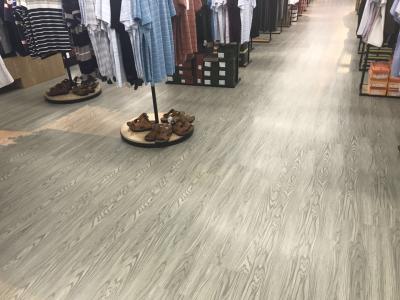 2mm LVT Flooring Slip Resistance Wood Grain Luxury Vinyl Plank Flooring Adhesive