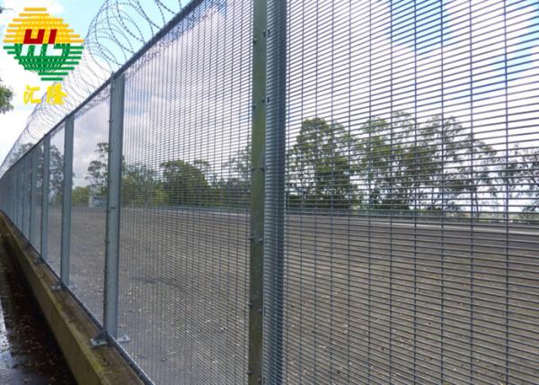 A alta segurança 4 Ft soldou a anti escalada de Mesh Fence 358