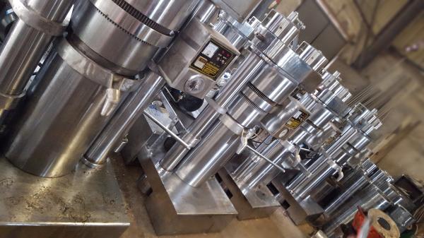 Hydraulic Industrial Oil Press Machine 8.5 Kg / Batch Capacity Environmental Friendly