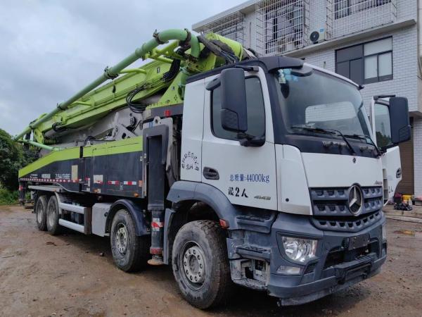 56m pompe à béton Amplitude de vibration 2,6 mm pour Zoomlion Mercedes camion pompe hydraulique