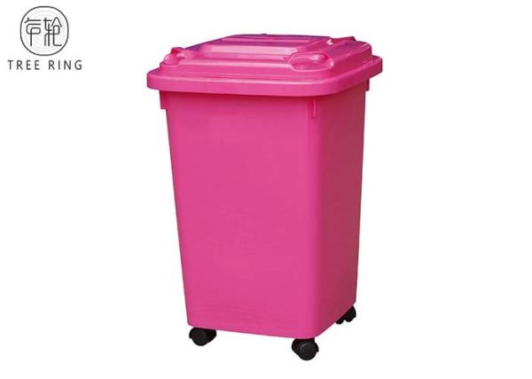 Azul e amarele escaninhos plásticos dos desperdícios de 50 litros com reciclagem rodada da zorra quatro