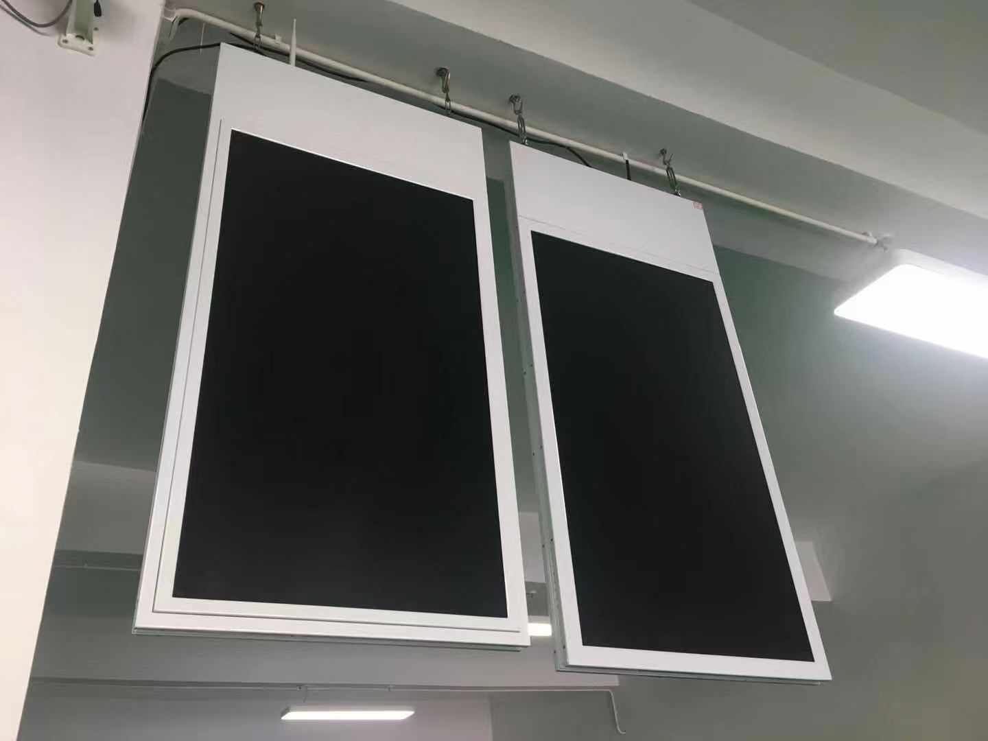 Подгонянный цвет вися стекло Signage цифров взрывозащищенное для рекламы окна