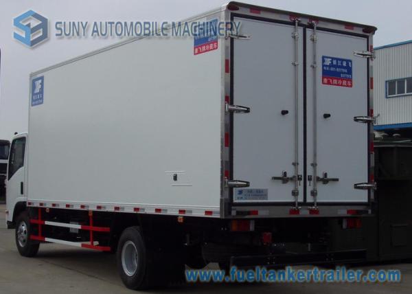 ISUZU 4 X 2 Refrigerator Van Truck  8000KG White 6 Wheelers Refrigerator Van Truck