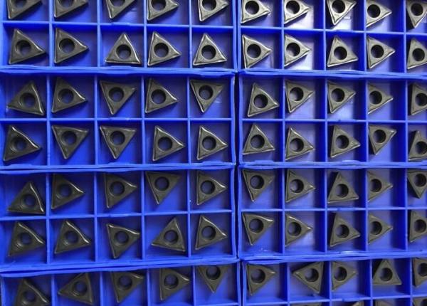 As inserções do carboneto de tungstênio da eficiência elevada vestem - resistente com dureza diferente