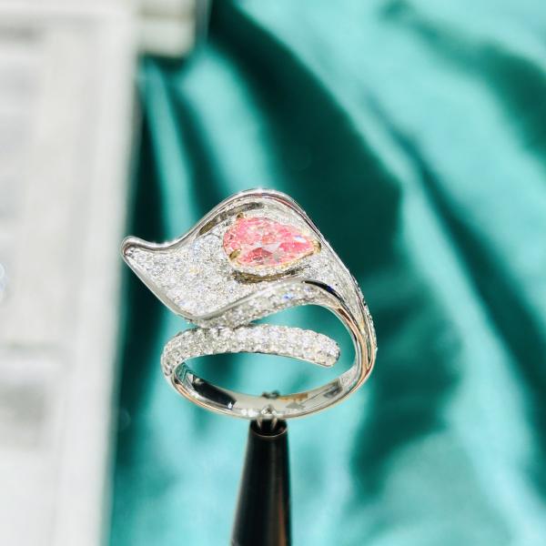 кольцо с бриллиантом вычуры груши ювелирных изделий диаманта лаборатории продукции ювелирных изделий выполненное на заказ