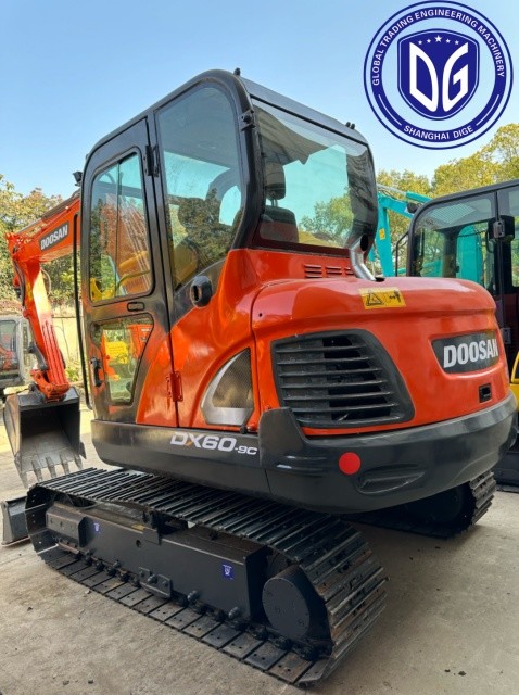 Использованный Doosan DX60 6тонный мелкий экскаватор с тяжелой нагрузкой и твердой машиной