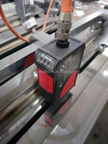 Máquina automática de corte a óleo de etiqueta de policarbonato