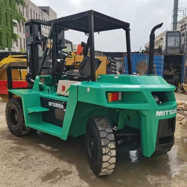 Compact Used Mitsubishi Forklift 7  Ton LPG 4G63 Engine Pneumatic Tire Counterbalance Warehouse