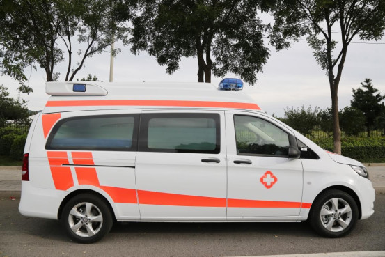 Medical Mercedes Benz Ambulance Gasoline 7 Seats 4×2 White