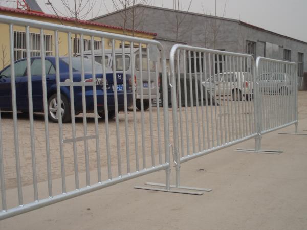 Flat Steel Plate Design Crowd Control Barriers 1100mm x 2200mm OD 25mm x 2.0mm upright OD 19x1.2mm spacing 200mm