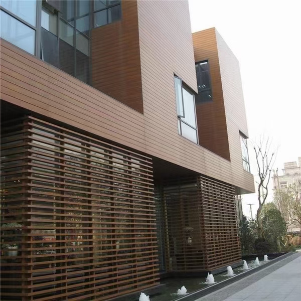 Matériaux composites en bois plastique pour panneaux muraux extérieurs de maisons préfabriquées