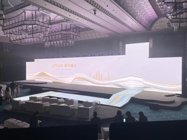 Indoor P2.5 640*640mm Advertising LED Wall Display Front  service ，1000nit brightness