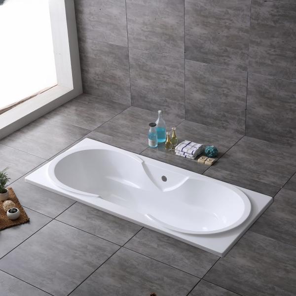 Hand Control Indoor Tub with Acrylic Bathtub Center Waste Hole Design and Function