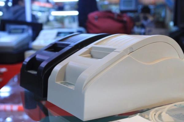 Impressora de recibos térmicos com largura de papel de 58 mm e resolução máxima de 203 dpi