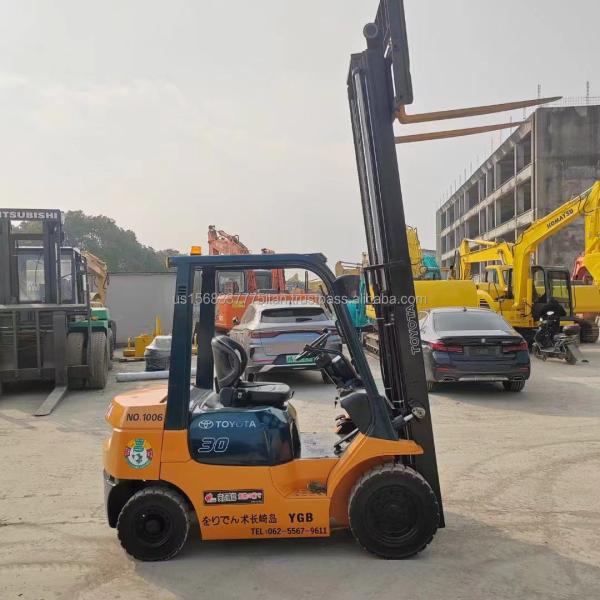 Toyota FD50 Forklift with Great Condition and 3ton Operating Weight in Lot of Stock