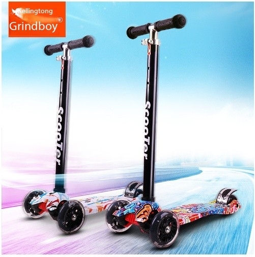 Flash Four-Wheeled Stroller Scooter for 3-6-8 Years Old Modern Children's Outdoor