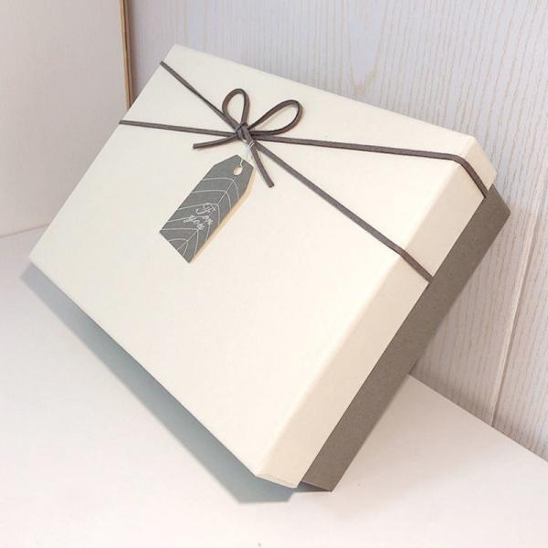 Fournir directement des boîtes cadeaux en papier artisanal rigide coloré pour hommes femmes avec logo