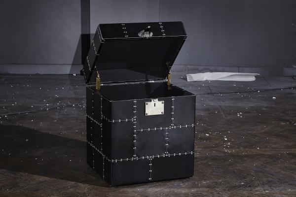 Vintage Black Leather Storage Trunk Aluminium Sheet Copper Lock For Reception Room