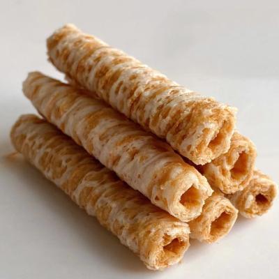 O cilindro dá forma ao coco tailandês Rolls friável dos petiscos das cookies do sanduíche do waffle