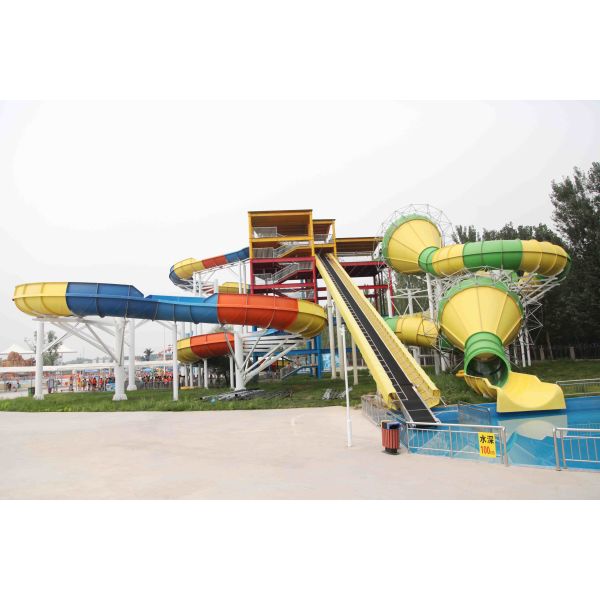 Aquatic Playground Equipment , Large Water Slides Capacity for Family Fun in Big Water Park