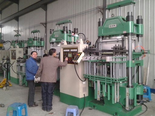 200t hydraulic hot rubber mat vulcanizing press machine with superior and competitive
