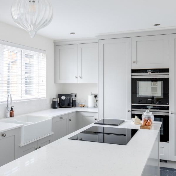 Bespoke Plywood Modular White Kitchen Cupboard Shaker Style Kitchen Cabinet