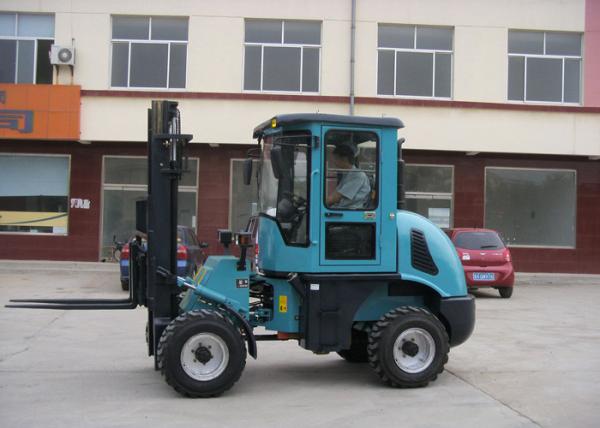 4WD CPCY30 Off Road Hydraulic Industrial Forklift Truck / All Terrain Forklift 3000KG CE