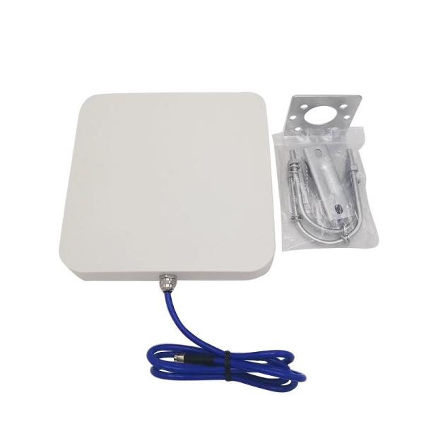 Pcb Chip Ultra Wideband Antenna  3700-4200MHz 14 DBi SMA Connector With Cable186x186x28