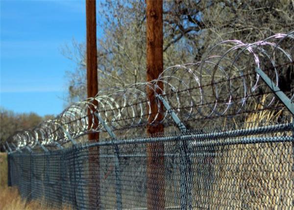 Stainless Steel 304 Concertina Razor Barbed Wire For Highway / Farm / Garden / Fence