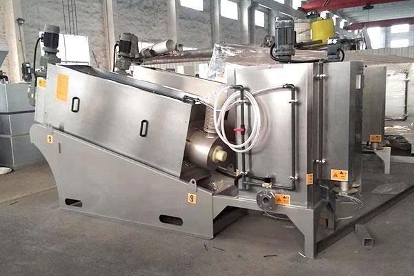Waste Water Treatment 95%-99% Inlet Moisture Content Farm Engine Motor Sludge Process Screw Press Dewatering Machine