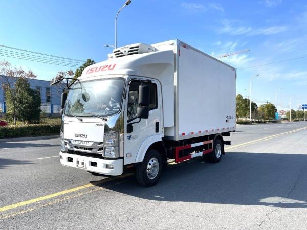 Strong Refrigeration System Isuzu M100 Refrigerated Truck Commercial Vehicles