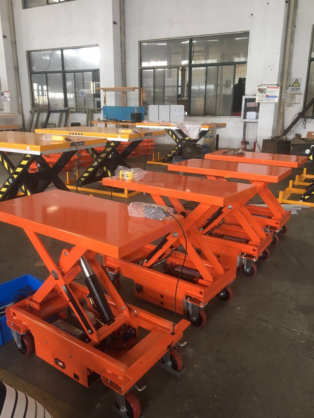 подъем 500kg 1102lbs мобильный ставит гидравлическую ручную чернь на обсуждение одиночную Scissor вагонетка таблицы подъема