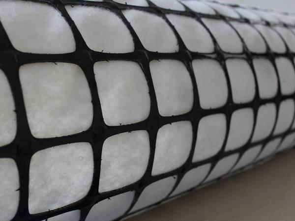 PP Geogrid Thermal Bond Geotextile Composite Geogrid Reinforces Subgrades  Isolation Gravel Layer For Highway