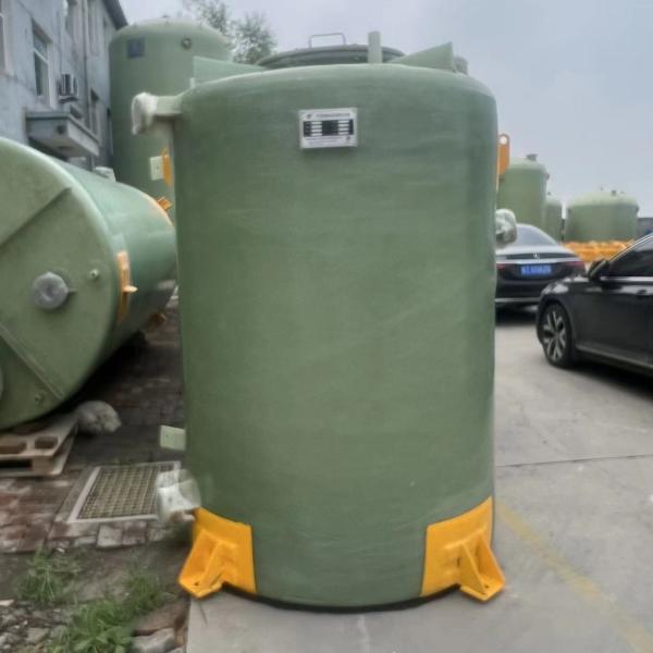 Танка алкалиа FRP масла воды OEM 1400mm 5CBM кисловочного цилиндрического по вертикали