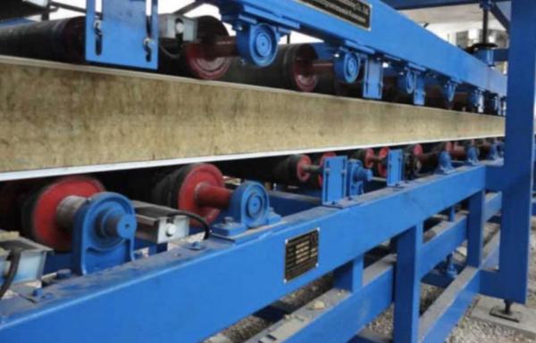 Sawing Rock Wool Wall Roof Sandwich Panel Production Line 3 - 8m / Min High Efficiency