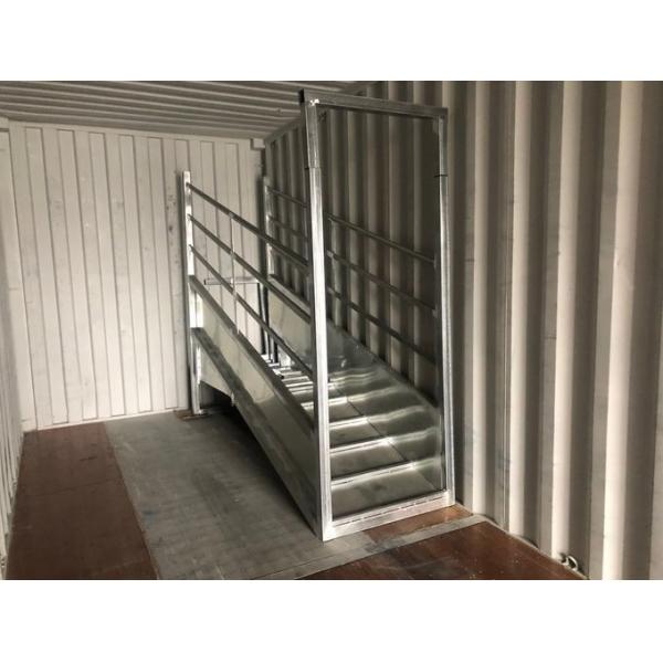 Portable sheep cattle loading ramp livestock ramp