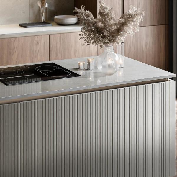 Cabinetero de cocina de diseño moderno de laca o acabado de casa montado en la pared