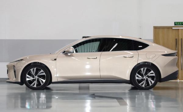 5 Seater 4WD Nio Et5 150 kwh Smart Electric Car High Power Midsize Sedan