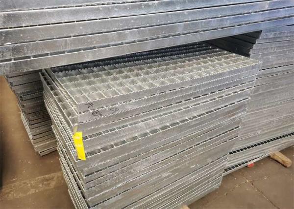 ISO9001 Silver Color Steel Driveway Grates Grating For Road Flyover